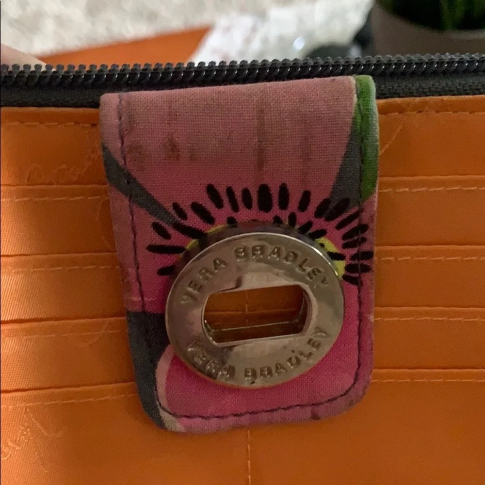 ⚠️ Stained New Listing Vera Bradley Wallet Pre Own - Picture 4 of 6